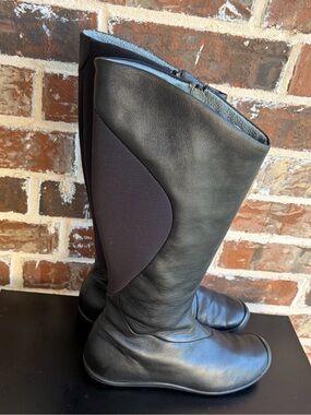 TSUBO Tall Black Leather Riding Boots Size 8.5